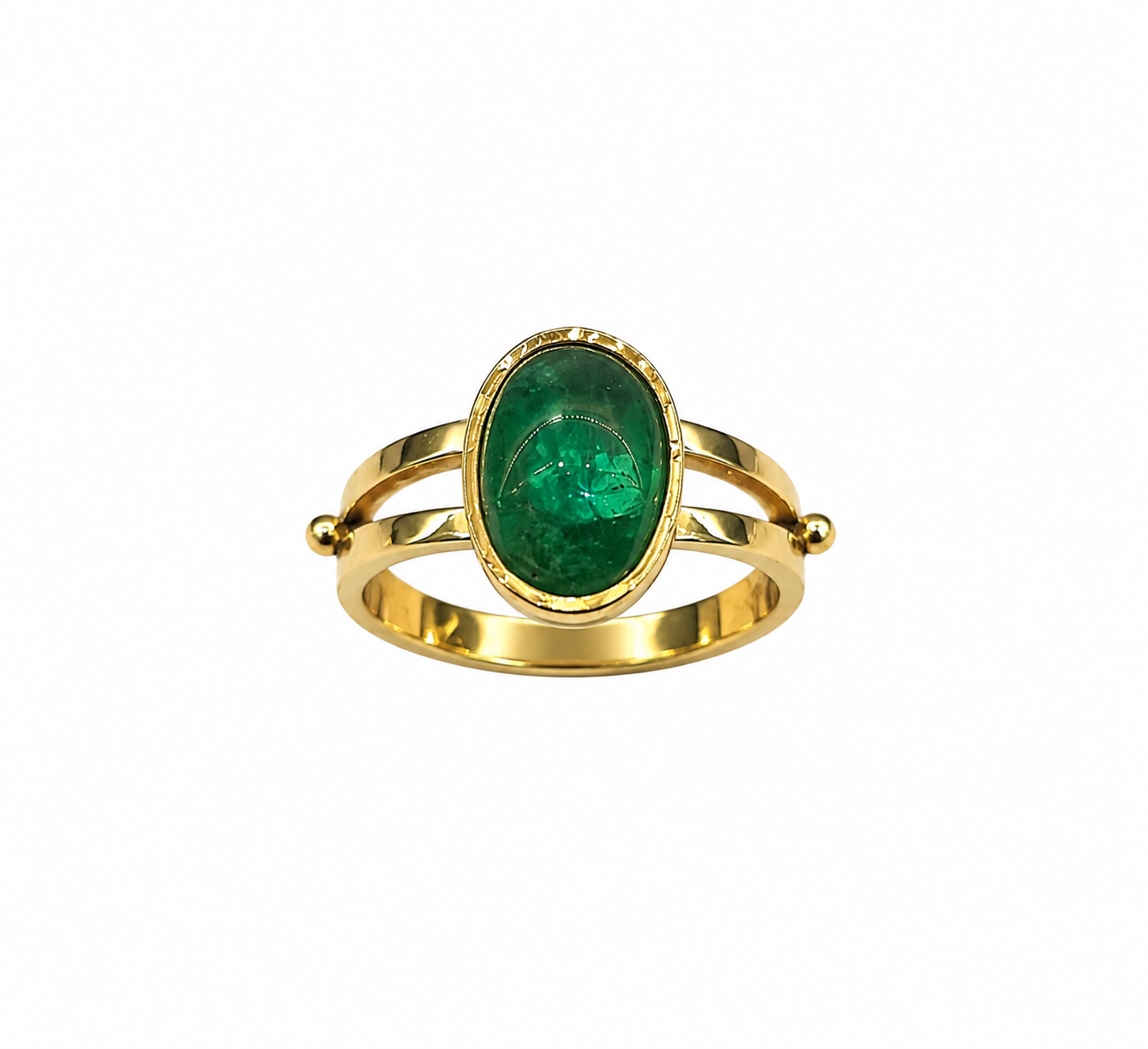 Anillo de oro de 18 kilates con esmeralda ovalada