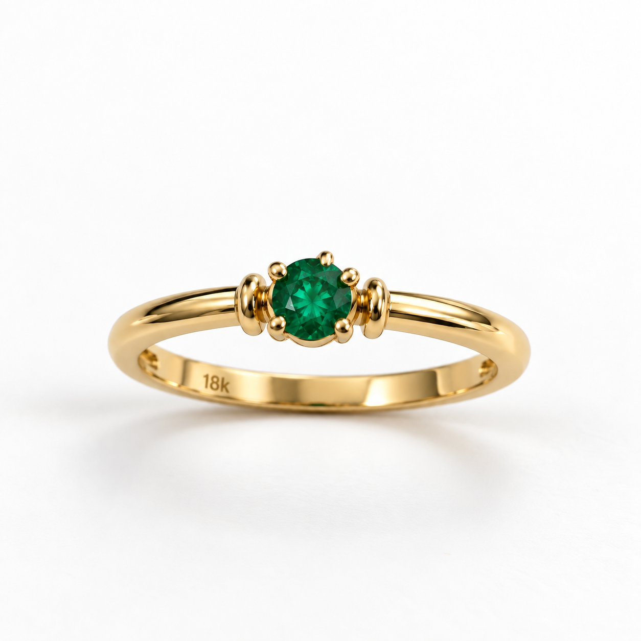 Anillo de oro de 18 kilates con esmeralda certificada redonda